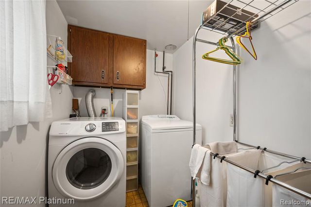 839 Harlequin Court, Highland, MI 48357