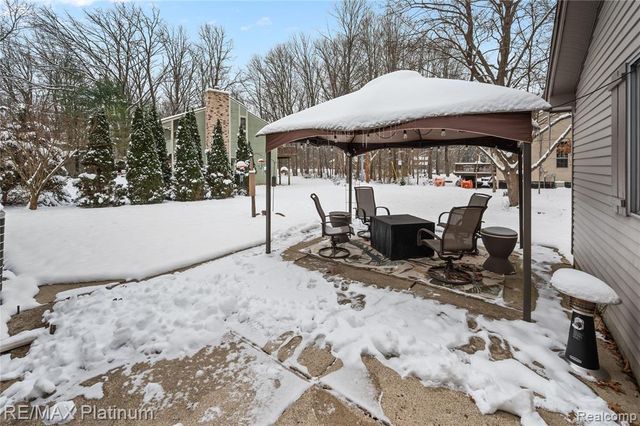 839 Harlequin Court, Highland, MI 48357