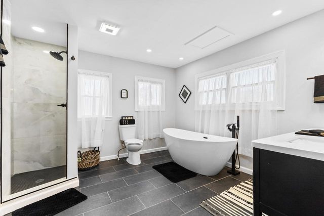 6352 N 104th STREET, Milwaukee, WI 53225