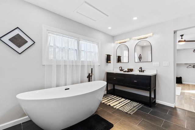 6352 N 104th STREET, Milwaukee, WI 53225