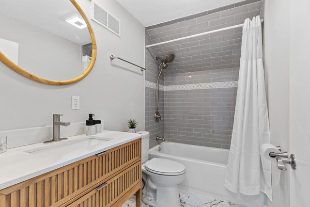 6352 N 104th STREET, Milwaukee, WI 53225