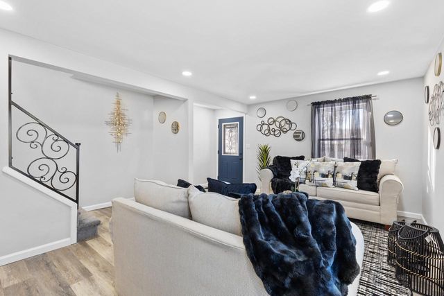 6352 N 104th STREET, Milwaukee, WI 53225