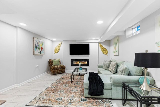 6352 N 104th STREET, Milwaukee, WI 53225