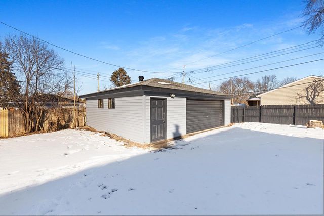 6352 N 104th STREET, Milwaukee, WI 53225