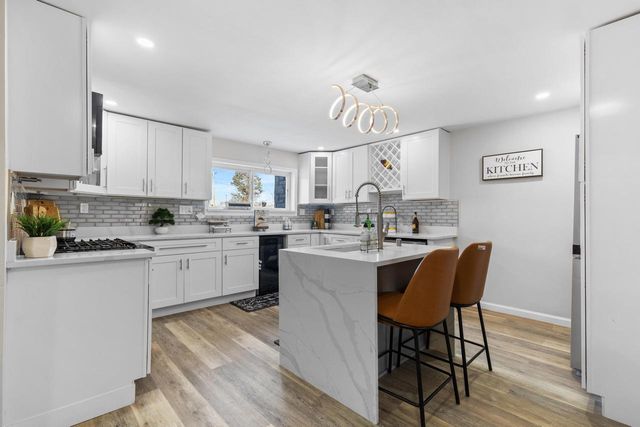 6352 N 104th STREET, Milwaukee, WI 53225