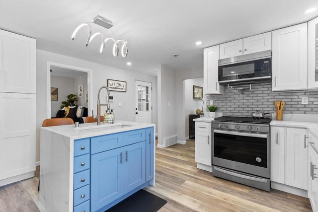 6352 N 104th STREET, Milwaukee, WI 53225