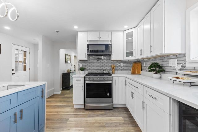 6352 N 104th STREET, Milwaukee, WI 53225