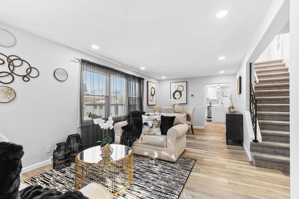 6352 N 104th STREET, Milwaukee, WI 53225