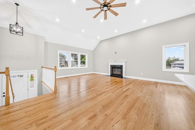 6 Mchugh Ave, Billerica, MA 01821