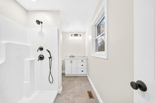 6 Mchugh Ave, Billerica, MA 01821