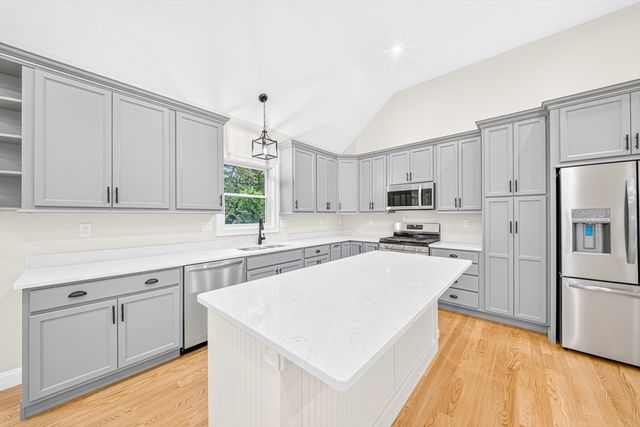 6 Mchugh Ave, Billerica, MA 01821