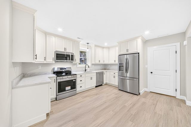 6 Mchugh Ave, Billerica, MA 01821