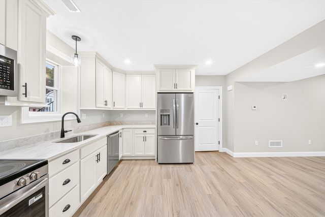 6 Mchugh Ave, Billerica, MA 01821