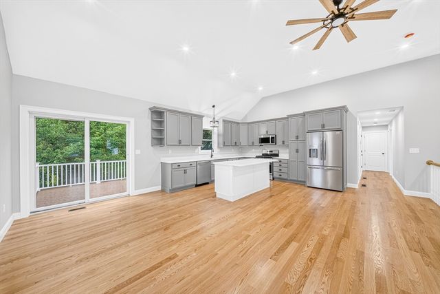 6 Mchugh Ave, Billerica, MA 01821