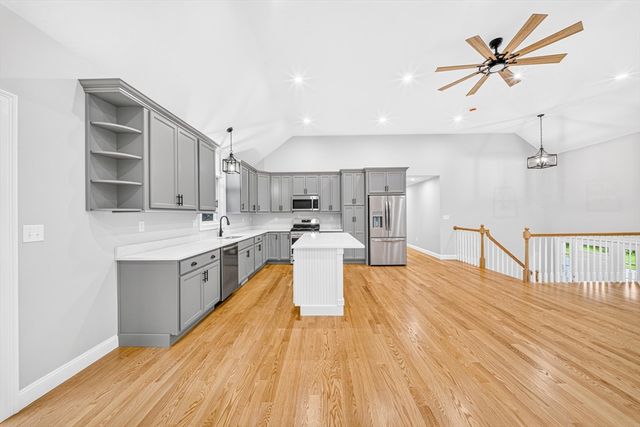6 Mchugh Ave, Billerica, MA 01821