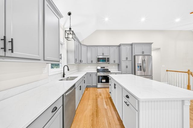 6 Mchugh Ave, Billerica, MA 01821