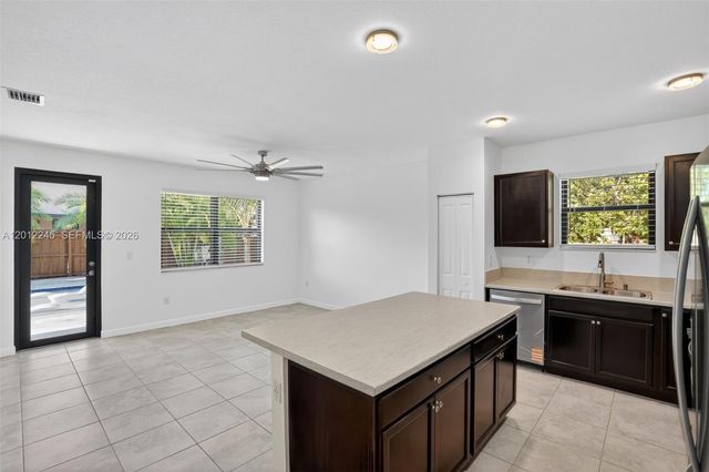 2371 SE 1st Ct, Homestead, FL 33033