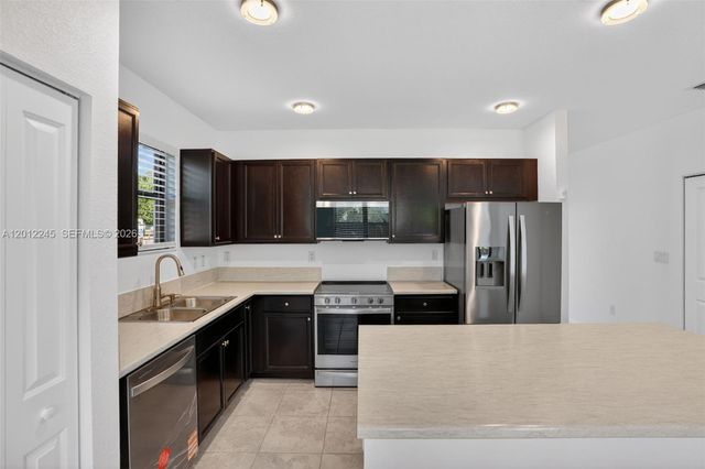 2371 SE 1st Ct, Homestead, FL 33033