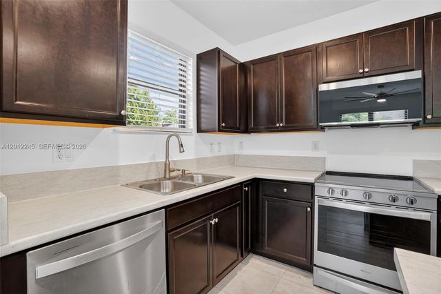 2371 SE 1st Ct, Homestead, FL 33033