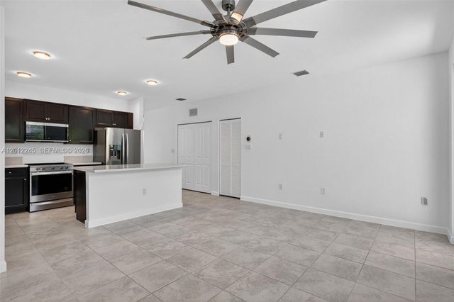 2371 SE 1st Ct, Homestead, FL 33033