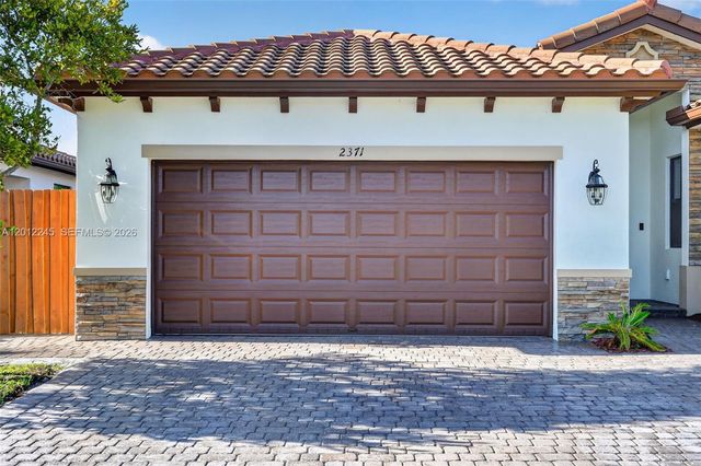 2371 SE 1st Ct, Homestead, FL 33033