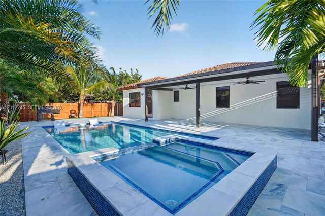 2371 SE 1st Ct, Homestead, FL 33033
