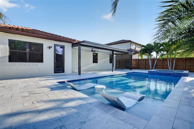 2371 SE 1st Ct, Homestead, FL 33033