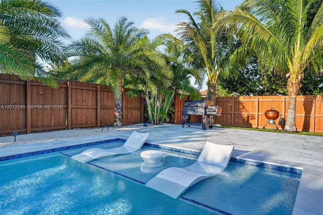 2371 SE 1st Ct, Homestead, FL 33033