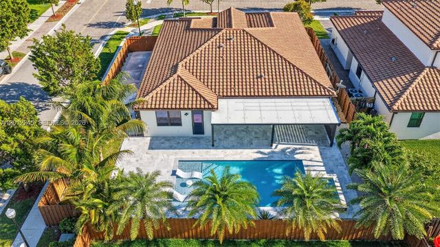 2371 SE 1st Ct, Homestead, FL 33033