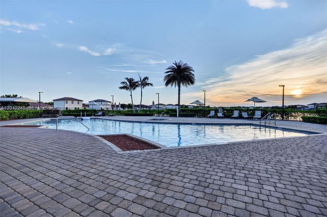 2371 SE 1st Ct, Homestead, FL 33033