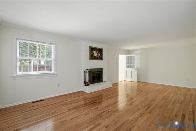 910 Lakewater Dr, Henrico, VA 23229