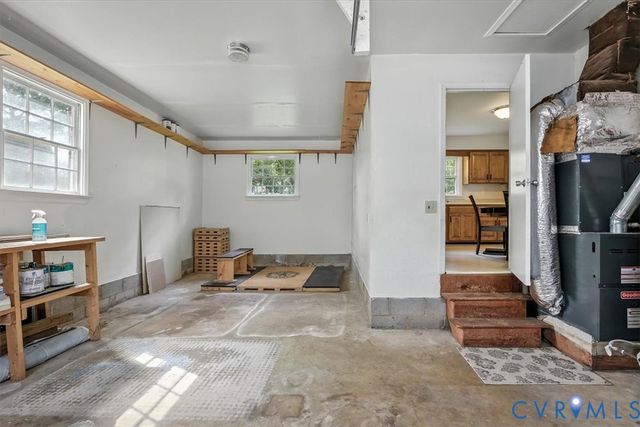 910 Lakewater Dr, Henrico, VA 23229