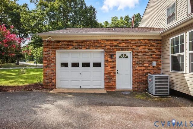 910 Lakewater Dr, Henrico, VA 23229