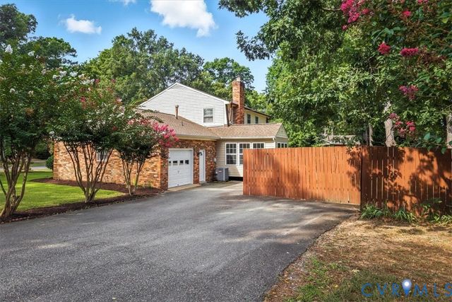 910 Lakewater Dr, Henrico, VA 23229