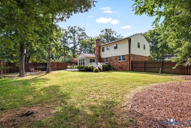 910 Lakewater Dr, Henrico, VA 23229