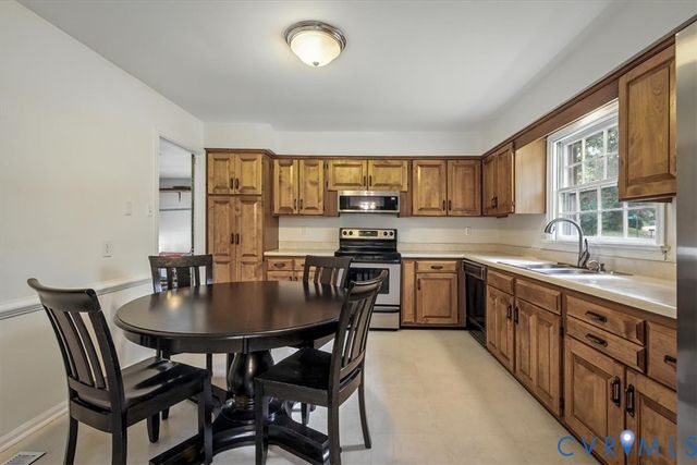 910 Lakewater Dr, Henrico, VA 23229