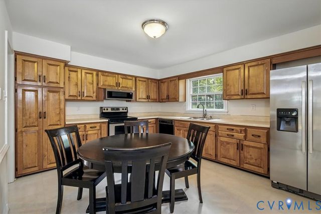 910 Lakewater Dr, Henrico, VA 23229