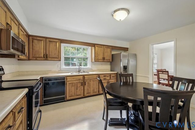 910 Lakewater Dr, Henrico, VA 23229