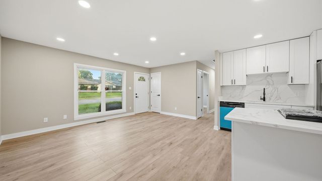 706 Halstead Avenue, Romeoville, IL 60446