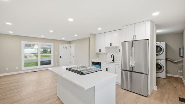 706 Halstead Avenue, Romeoville, IL 60446