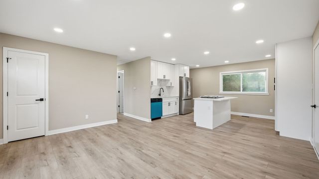 706 Halstead Avenue, Romeoville, IL 60446