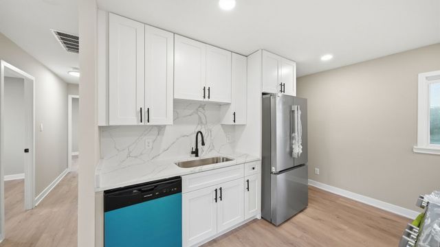 706 Halstead Avenue, Romeoville, IL 60446
