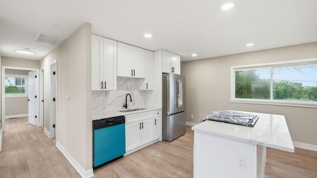 706 Halstead Avenue, Romeoville, IL 60446