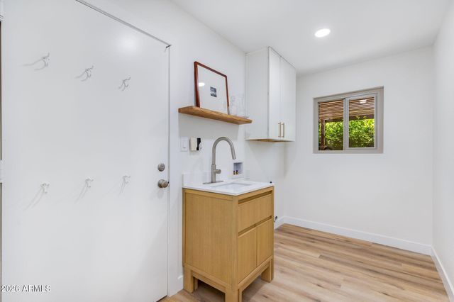 141 S LAKEVIEW Boulevard, Chandler, AZ 85225