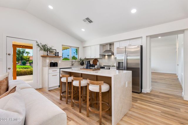 141 S LAKEVIEW Boulevard, Chandler, AZ 85225