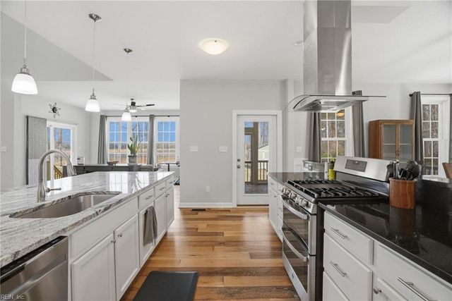 130 Farrand DR, Suffolk, VA 23434