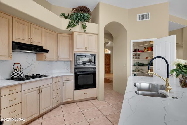 12590 N Piping Rock Road, Oro Valley, AZ 85755