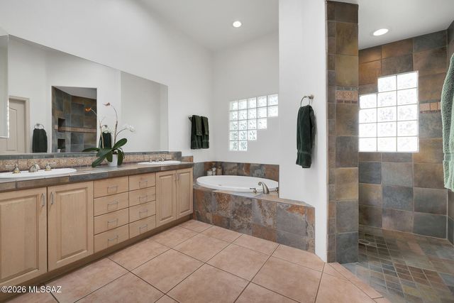 12590 N Piping Rock Road, Oro Valley, AZ 85755