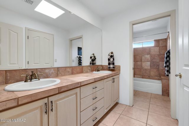 12590 N Piping Rock Road, Oro Valley, AZ 85755