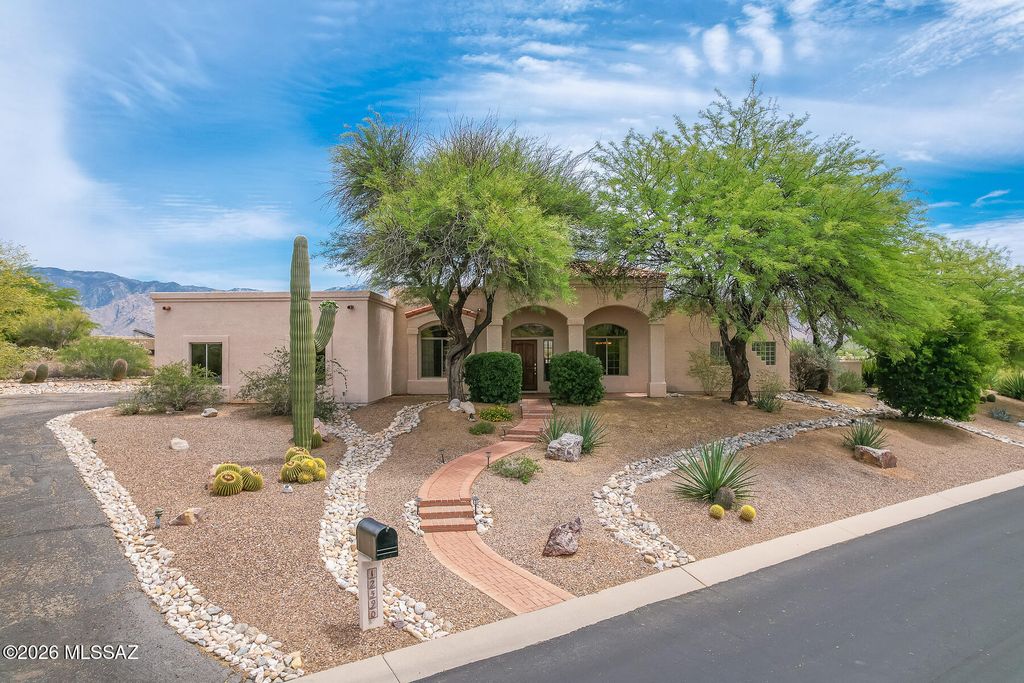 12590 N Piping Rock Road, Oro Valley, AZ 85755